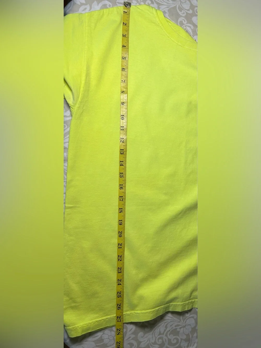 Nike Men’s Neon Yellow Logo Tee size M
